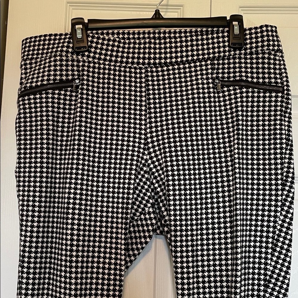 Women’s XL Old Navy Stevie cropped ankle pull on pants. Houndstooth hip zippers